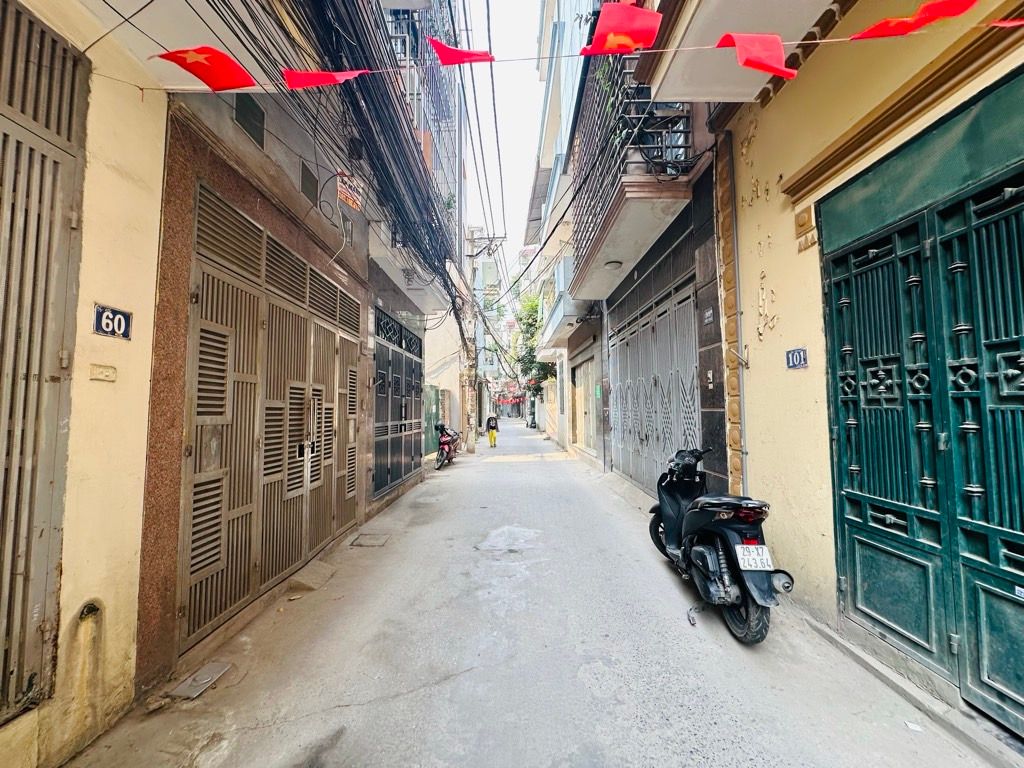 Bán nhà Định Công - diện tích 35,7m2 5 tầng - Ô tô tránh - giá 12,8 tỷ