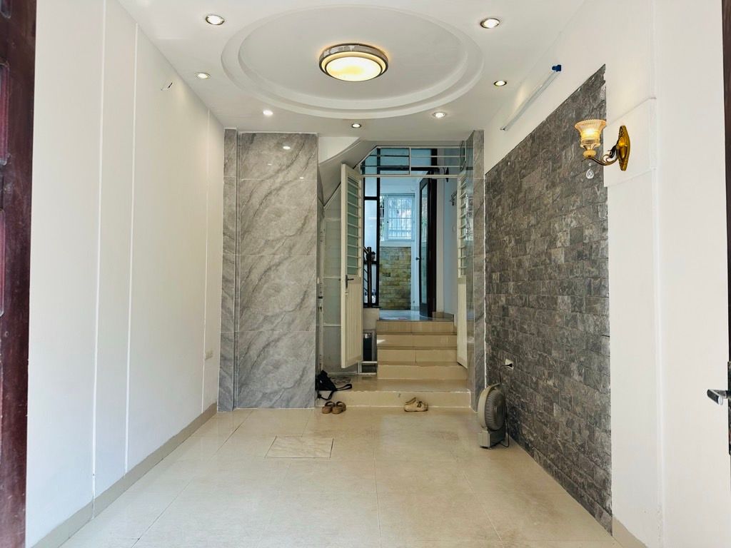 Bán nhà Định Công - diện tích 35,7m2 5 tầng - Ô tô tránh - giá 12,8 tỷ