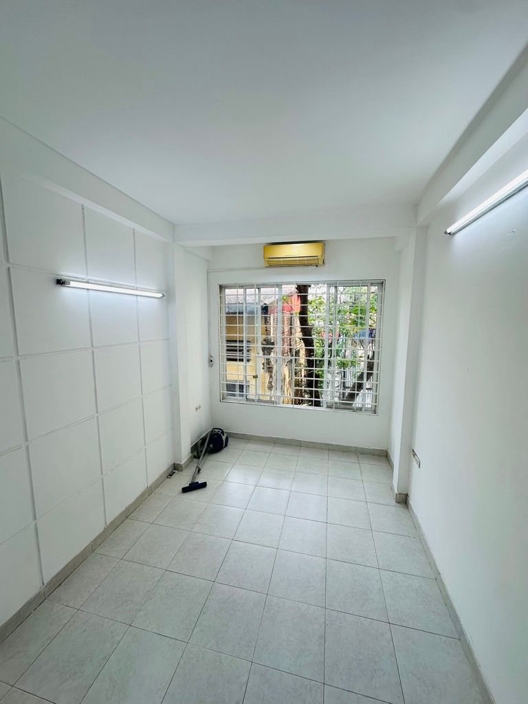 Bán nhà Định Công - diện tích 35,7m2 5 tầng - Ô tô tránh - giá 12,8 tỷ