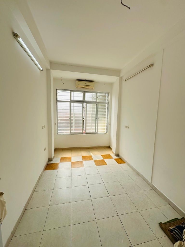 Bán nhà Định Công - diện tích 35,7m2 5 tầng - Ô tô tránh - giá 12,8 tỷ