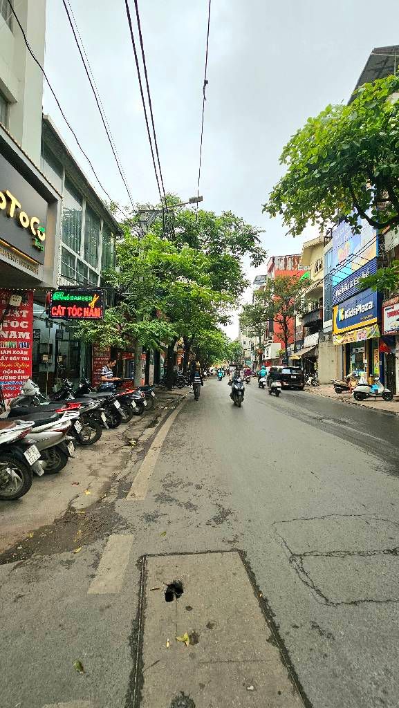 Bán nhà Hoàng Văn Thái - diện tích 30m2 2 tầng - Mặt phố kinh doanh siêu lợi nhuận - giá 4,6 tỷ