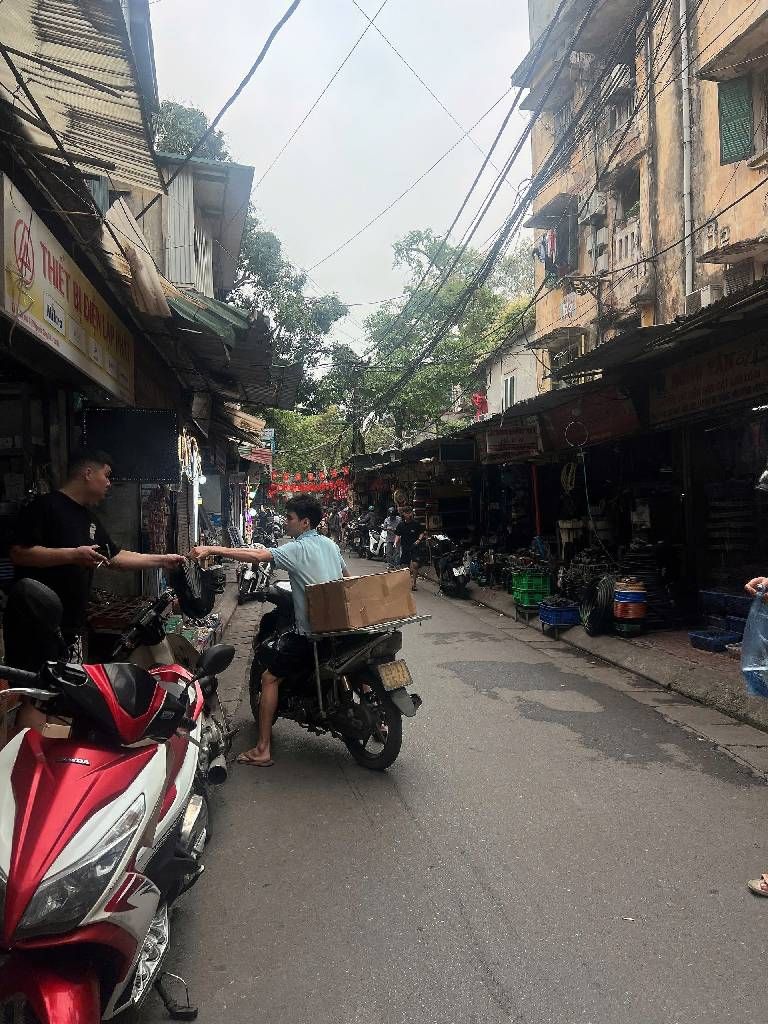 Bán nhà Nguyễn Công Trứ - diện tích 37m2 5 tầng - Kinh doanh sầm uất - giá 6,5 tỷ