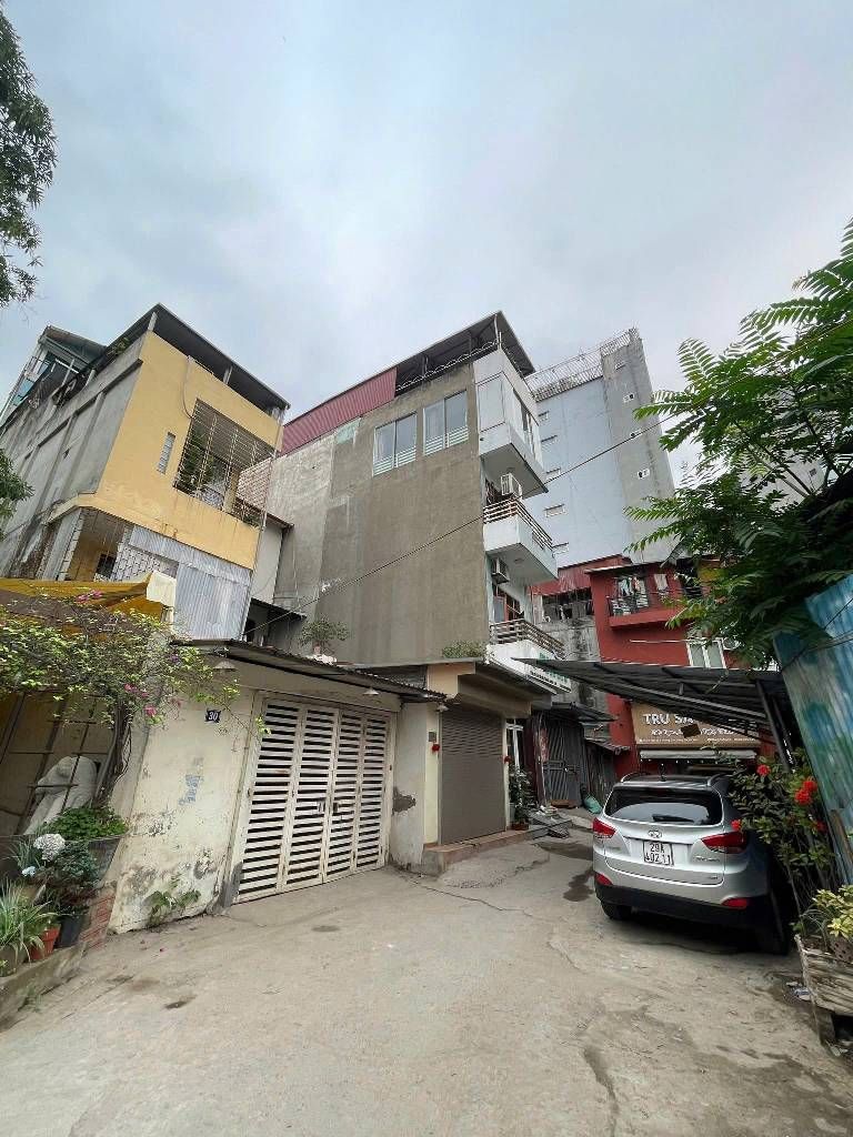 Bán nhà HOÀNG CẦU - diện tích 80m2 5 tầng - ô tô đỗ cửa - giá 16 tỷ