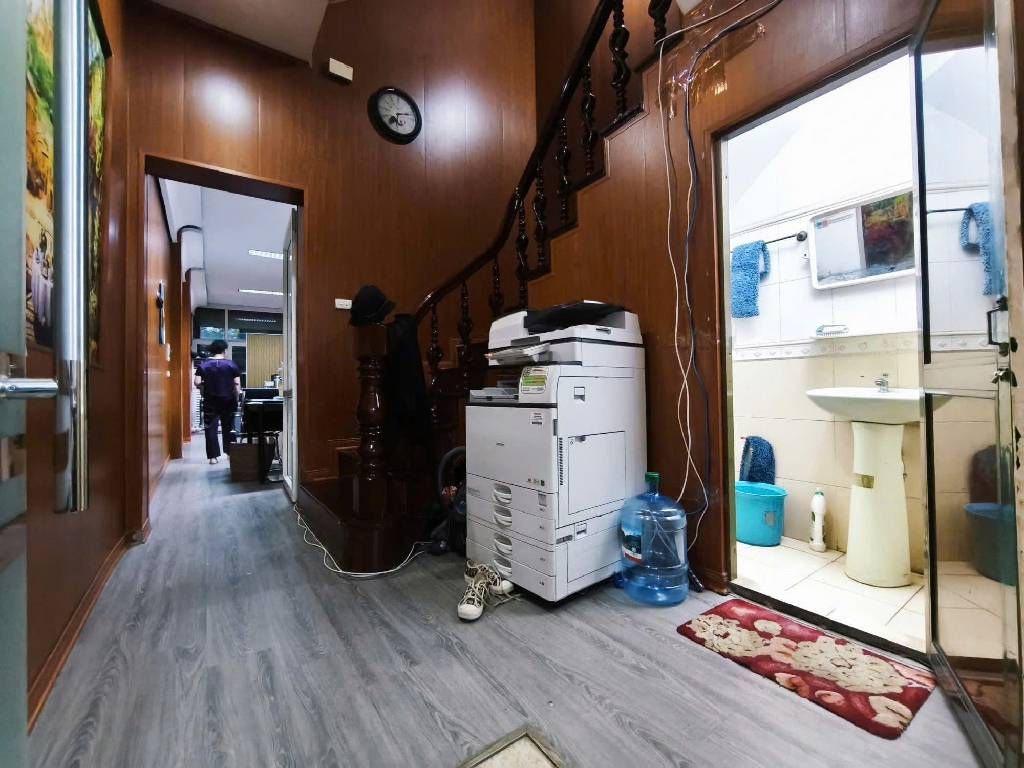 Bán nhà HOÀNG CẦU - diện tích 80m2 5 tầng - ô tô đỗ cửa - giá 16 tỷ