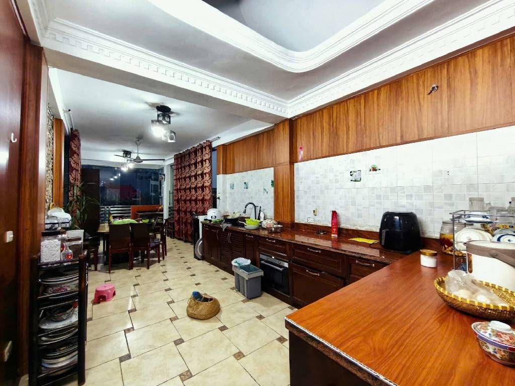 Bán nhà HOÀNG CẦU - diện tích 80m2 5 tầng - ô tô đỗ cửa - giá 16 tỷ