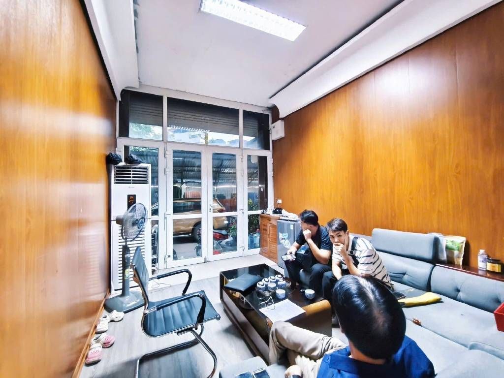 Bán nhà HOÀNG CẦU - diện tích 80m2 5 tầng - ô tô đỗ cửa - giá 16 tỷ