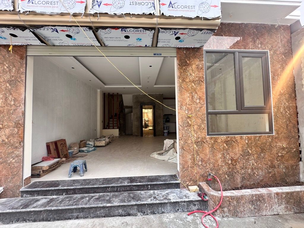 Bán nhà Đông Thiên - diện tích 51.2m2 5 tầng - Ô TÔ NGỦ TRONG NHÀ - giá 15,2 tỷ