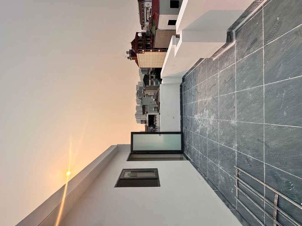 Bán nhà Đông Thiên - diện tích 51.2m2 5 tầng - Ô TÔ NGỦ TRONG NHÀ - giá 15,2 tỷ