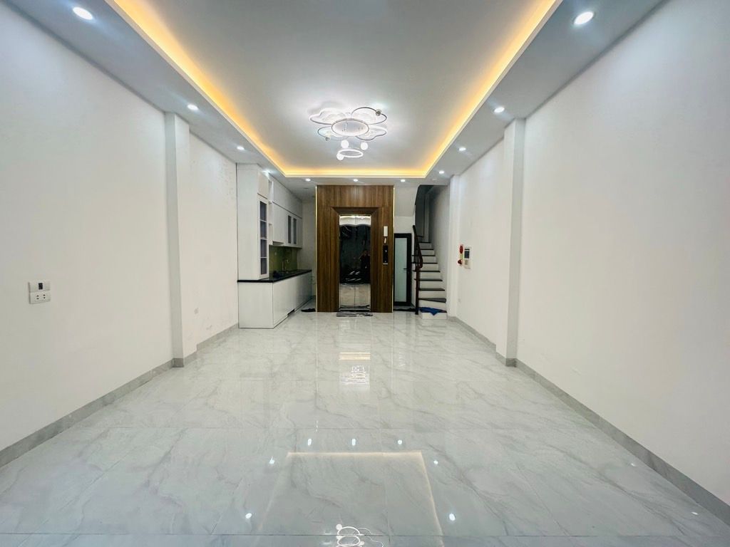 Bán nhà Tam Trinh - diện tích 33,4m2 6 tầng - Nhà đẹp thang máy - giá 12 tỷ