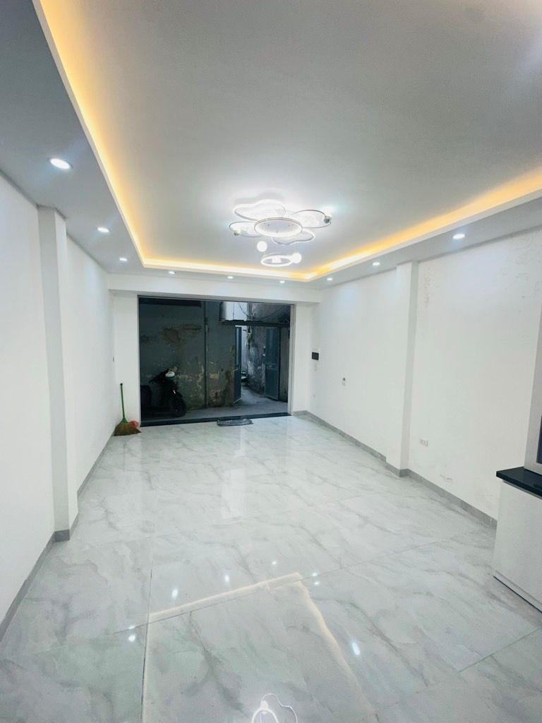 Bán nhà Tam Trinh - diện tích 33,4m2 6 tầng - Nhà đẹp thang máy - giá 12 tỷ