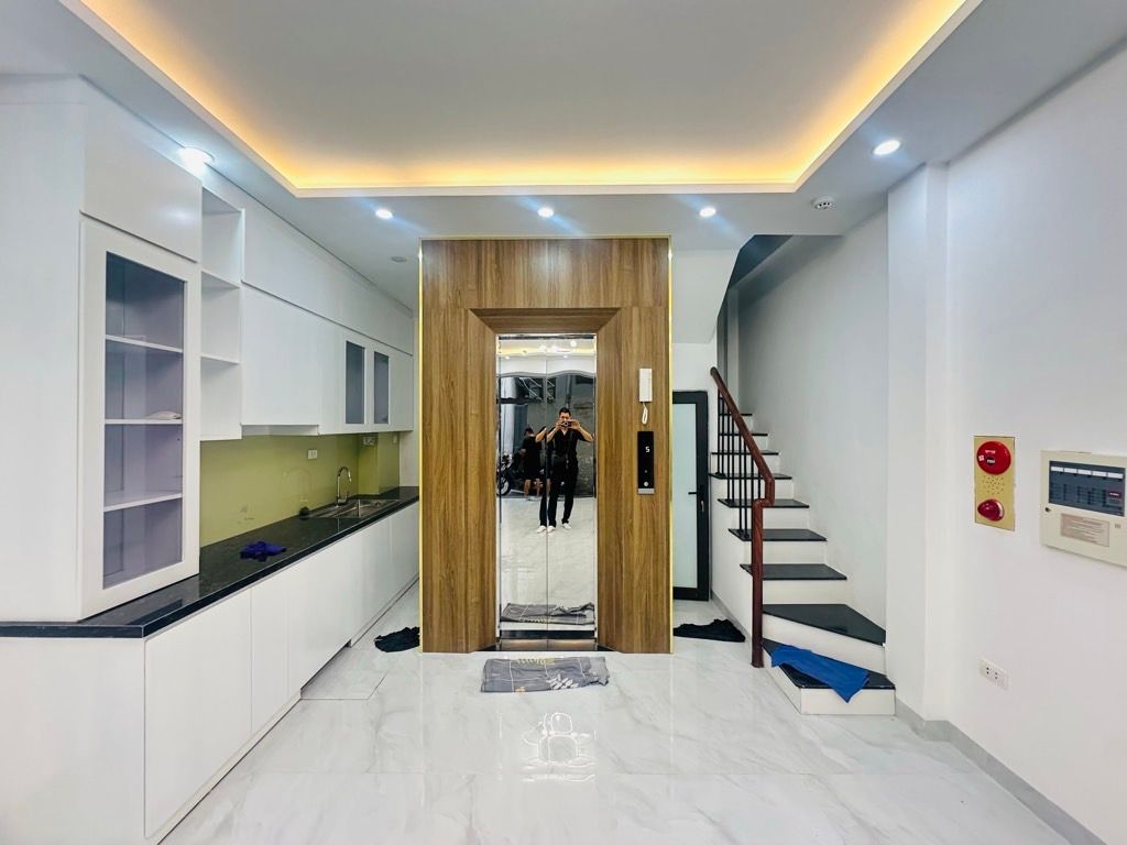 Bán nhà Tam Trinh - diện tích 33,4m2 6 tầng - Nhà đẹp thang máy - giá 12 tỷ