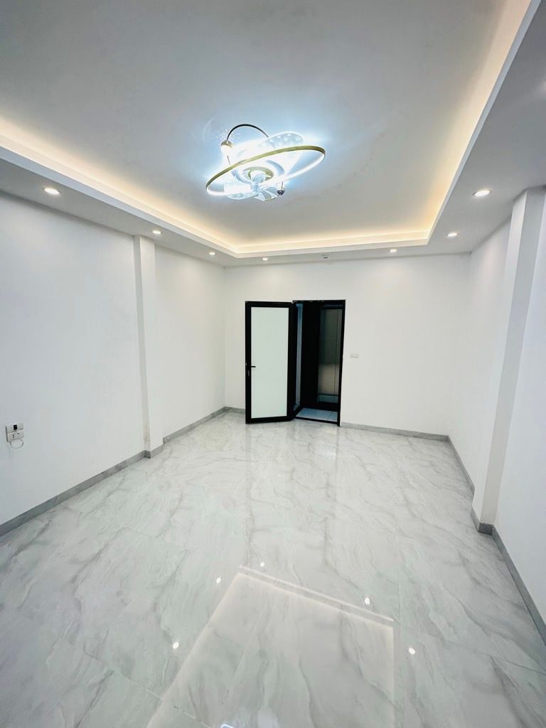 Bán nhà Tam Trinh - diện tích 33,4m2 6 tầng - Nhà đẹp thang máy - giá 12 tỷ