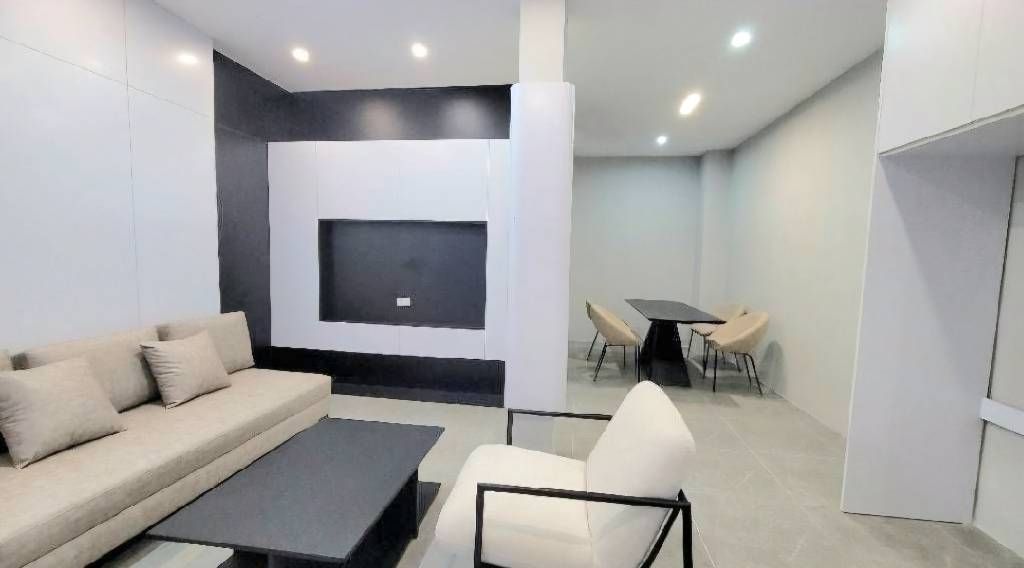 Bán nhà Trần Thị Định - diện tích 37m2 5 tầng - Gần phố - giá 14 tỷ