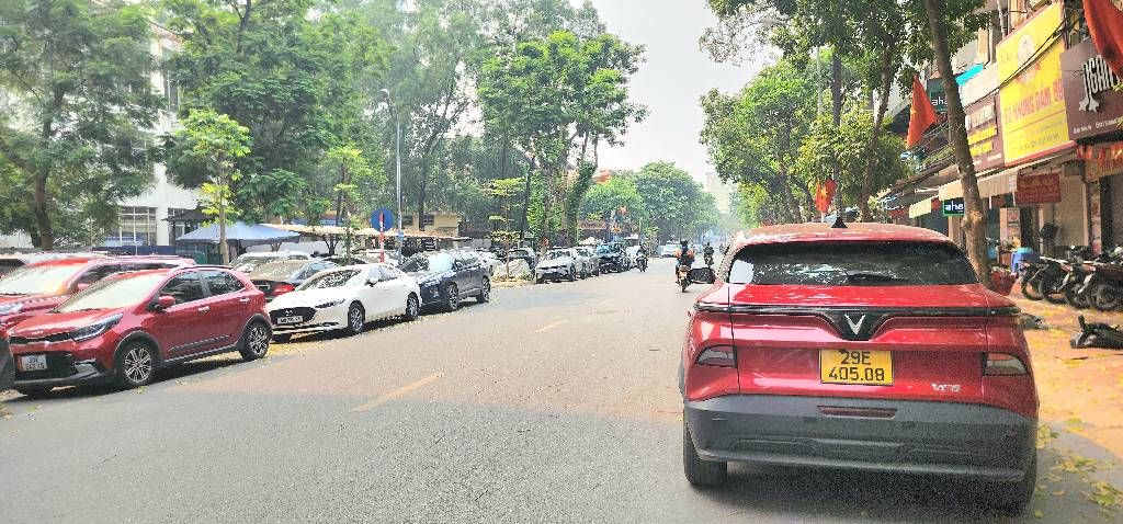 Bán nhà Trần Thị Định - diện tích 37m2 5 tầng - Gần phố - giá 14 tỷ