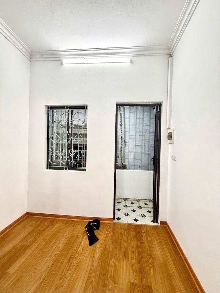 Bán nhà Ngõ Chợ Khâm Thiên - diện tích 11,6m2 5 tầng - Nhà nhỏ nhưng có võ, giá Nhỉnh 3 tỷ