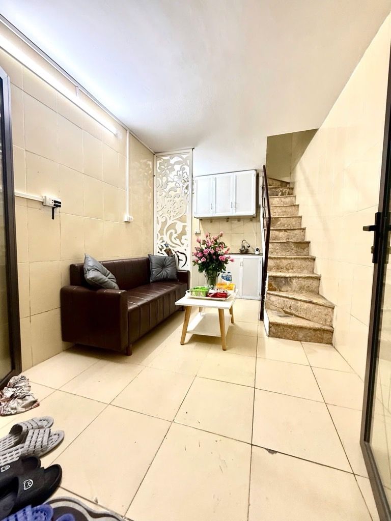 Bán nhà Ngõ Chợ Khâm Thiên - diện tích 11,6m2 5 tầng - Nhà nhỏ nhưng có võ, giá Nhỉnh 3 tỷ