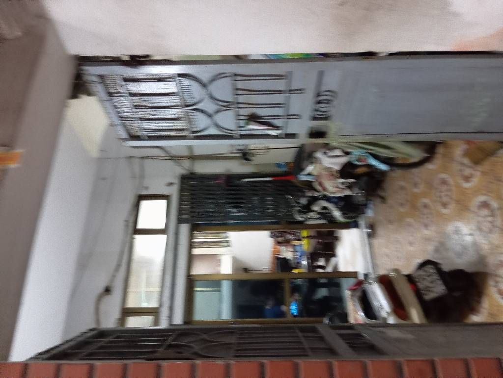 Bán nhà Tân Mai - diện tích 49m2 2 tầng - Nhà dân xây - giá 11,5 tỷ