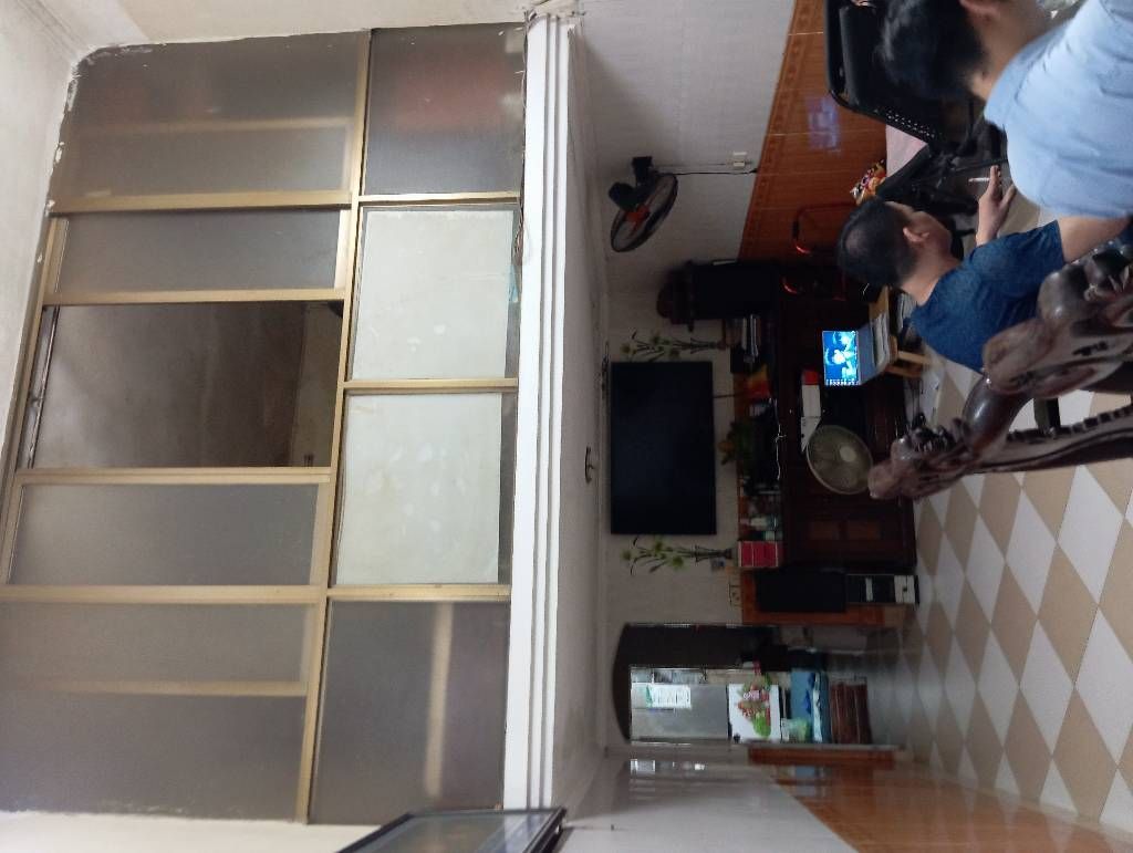 Bán nhà Tân Mai - diện tích 49m2 2 tầng - Nhà dân xây - giá 11,5 tỷ