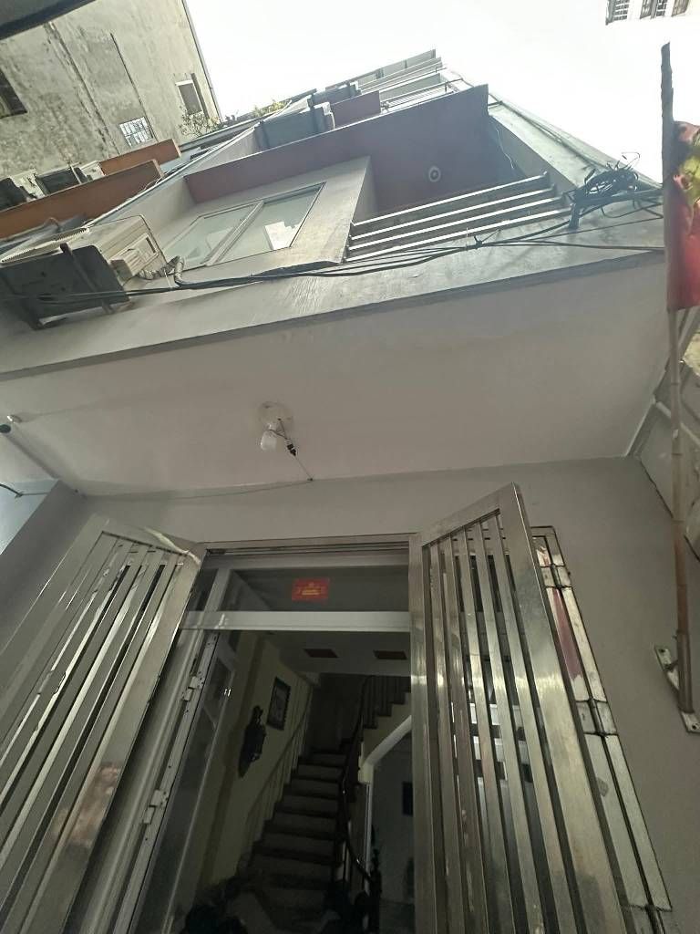 Bán nhà Đường Láng - diện tích 34m2 5 tầng - Nhà dân xây - giá 14,4 tỷ