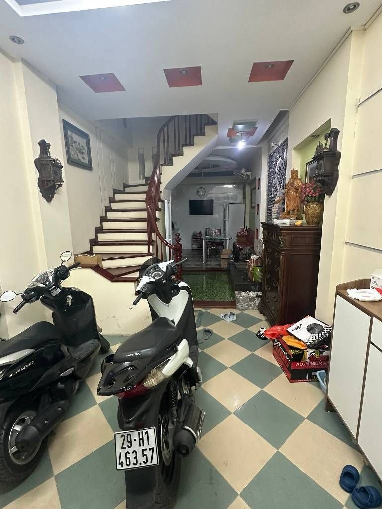 Bán nhà Đường Láng - diện tích 34m2 5 tầng - Nhà dân xây - giá 14,4 tỷ