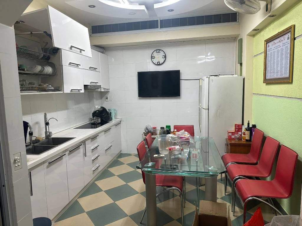 Bán nhà Đường Láng - diện tích 34m2 5 tầng - Nhà dân xây - giá 14,4 tỷ