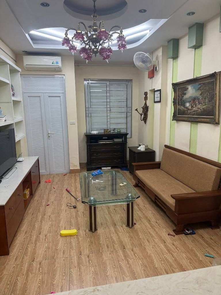 Bán nhà Đường Láng - diện tích 34m2 5 tầng - Nhà dân xây - giá 14,4 tỷ