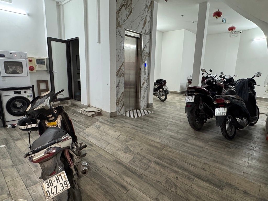 Bán nhà Đê Trần Khát Chân - diện tích 64.3m2 6 tầng - Căn hộ dịch vụ mới tinh - giá 21,5 tỷ