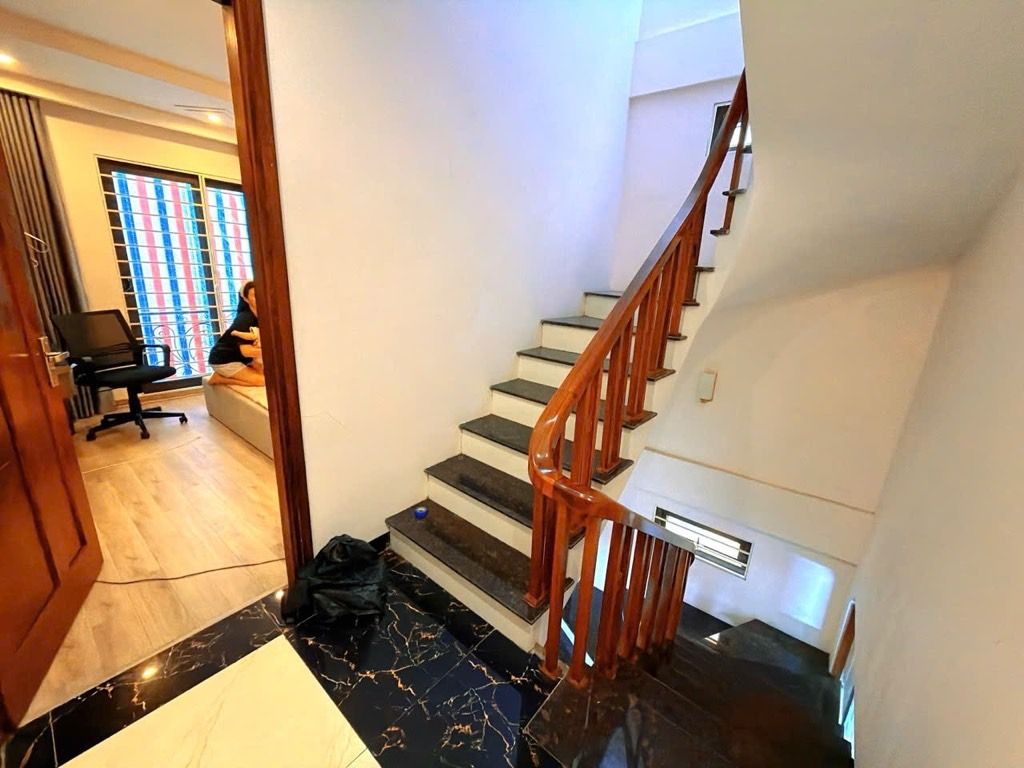 Bán nhà Nguyễn Cao - diện tích 41.7m2 6 tầng - Nhà lô góc 2 thoáng, như mới ở luôn - giá 13,8 tỷ