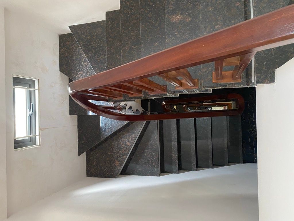 Bán nhà Nguyễn Cao - diện tích 41.7m2 6 tầng - Nhà lô góc 2 thoáng, như mới ở luôn - giá 13,8 tỷ