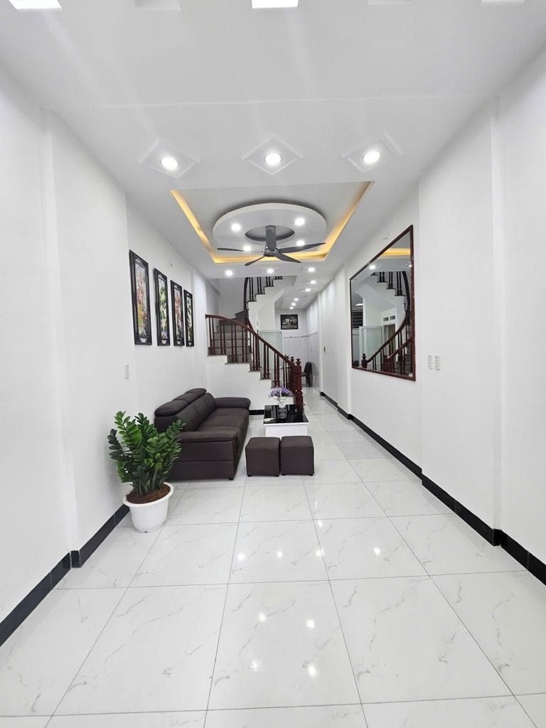 Bán nhà Đại Từ - diện tích 38m2 4 tầng - Nhà đẹp hiếm có - giá 9,3 tỷ