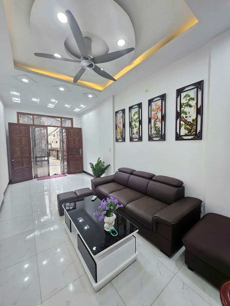 Bán nhà Đại Từ - diện tích 38m2 4 tầng - Nhà đẹp hiếm có - giá 9,3 tỷ