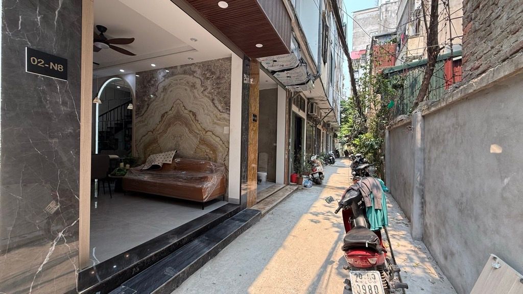 Bán nhà Nguyễn Tuân - diện tích 23m2 5 tầng - Lô góc 2 mặt tiền - giá 11,5 tỷ