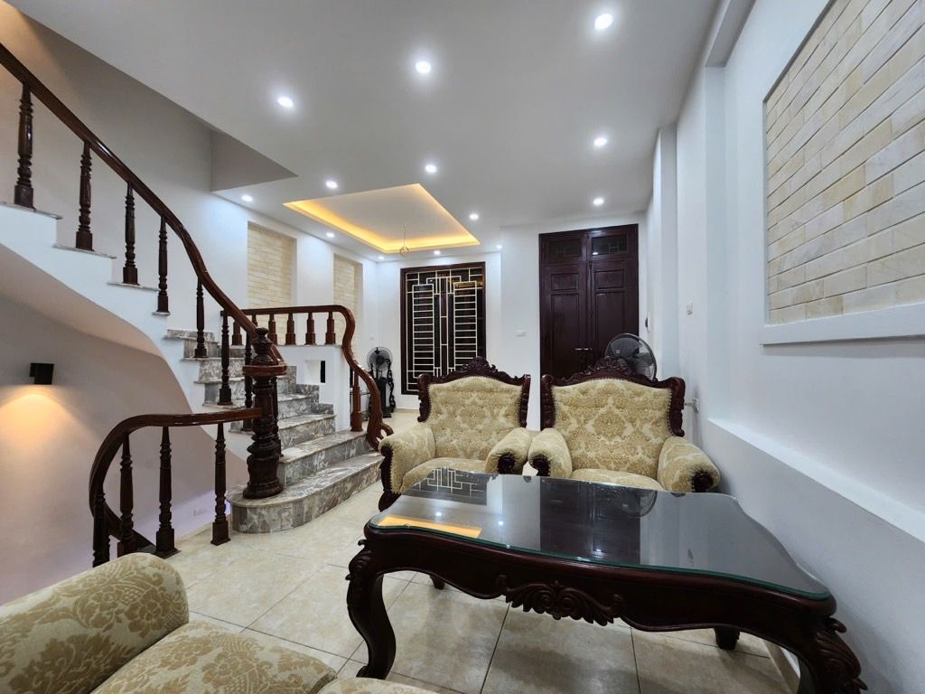 Bán nhà Lương Khánh Thiện - diện tích 44m2 5 tầng - Nhà mới, thiết kế tân cổ điển - giá 15,8 tỷ