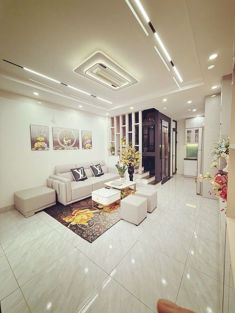 Bán nhà Giải phóng - diện tích 32,3m2 6 tầng - Nhà 6 tầng thang máy, vừa ở vừa kinh doanh đỉnh - giá 8,9 tỷ