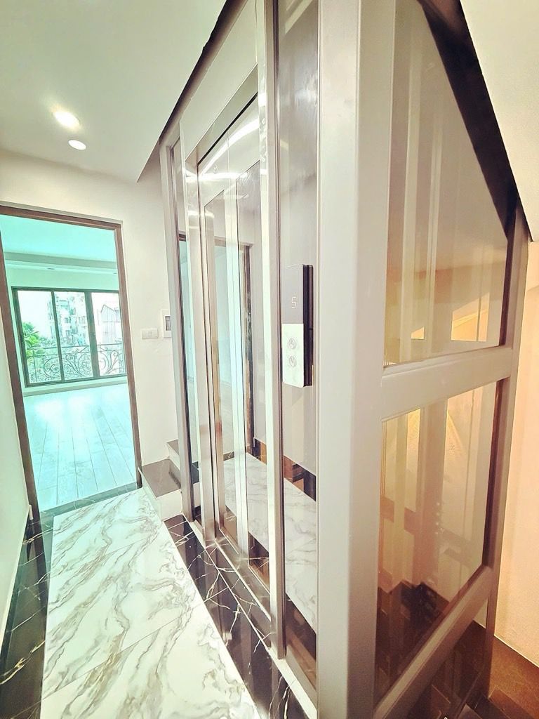 Bán nhà Giải phóng - diện tích 32,3m2 6 tầng - Nhà 6 tầng thang máy, vừa ở vừa kinh doanh đỉnh - giá 8,9 tỷ