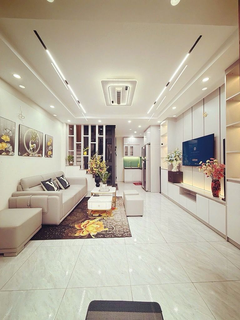 Bán nhà Giải phóng - diện tích 32,3m2 6 tầng - Nhà 6 tầng thang máy, vừa ở vừa kinh doanh đỉnh - giá 8,9 tỷ