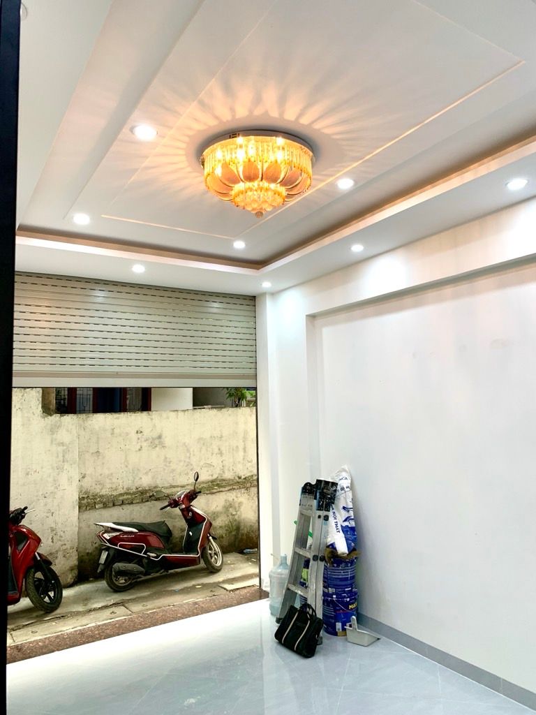 Bán nhà Định Công Thượng - diện tích 38m2 5 tầng - Ô tô đỗ cửa - giá 12,3 tỷ