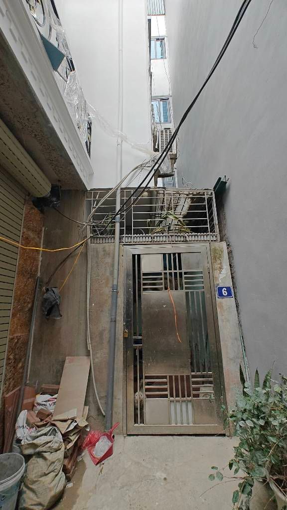 Bán nhà Nguyễn Khoái - diện tích 36.7m2 3 tầng - VÀI BƯỚC RA Ô TÔ - giá 7,8 tỷ