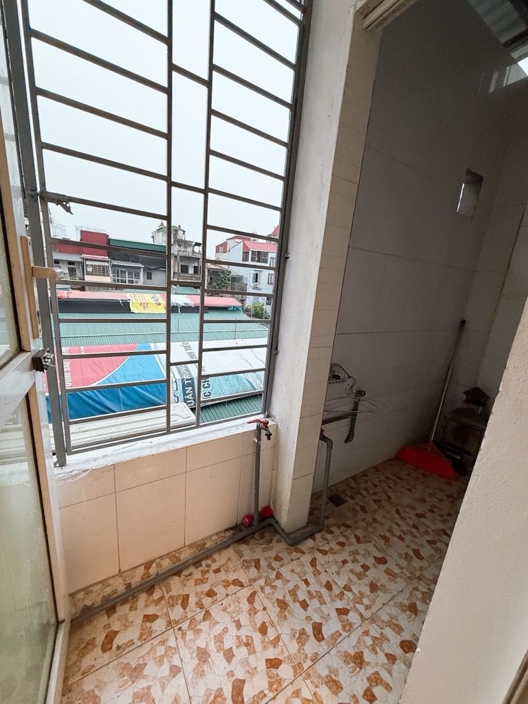 Bán nhà Kim Ngưu - diện tích 14m2 3 tầng - Nhà ngay cổng chợ kinh doanh - giá 1,75 tỷ