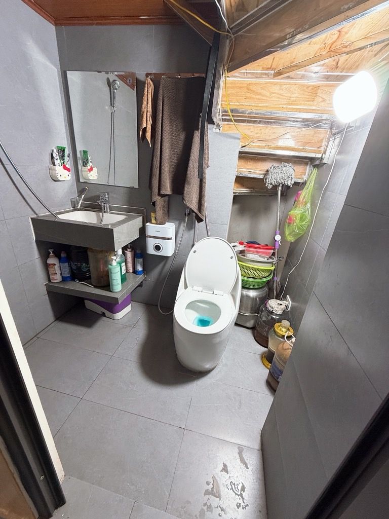 Bán nhà Ngõ Hạnh Phúc - diện tích 36m2 2 tầng - gần hồ Đền Lừ - giá 3,1 tỷ