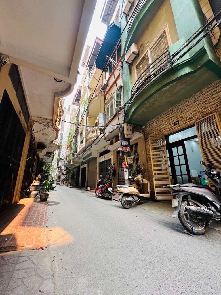 Bán nhà Phương Mai - diện tích 32,1m2 5 tầng - ô tô thông - giá 16,9 tỷ