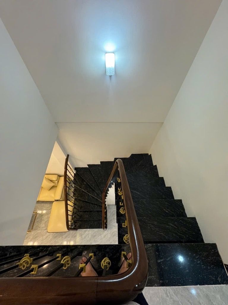 Bán nhà Định Công Hạ - diện tích 38.5m2 2 tầng - Nhà mới đủ nội thất - giá 3,15 tỷ