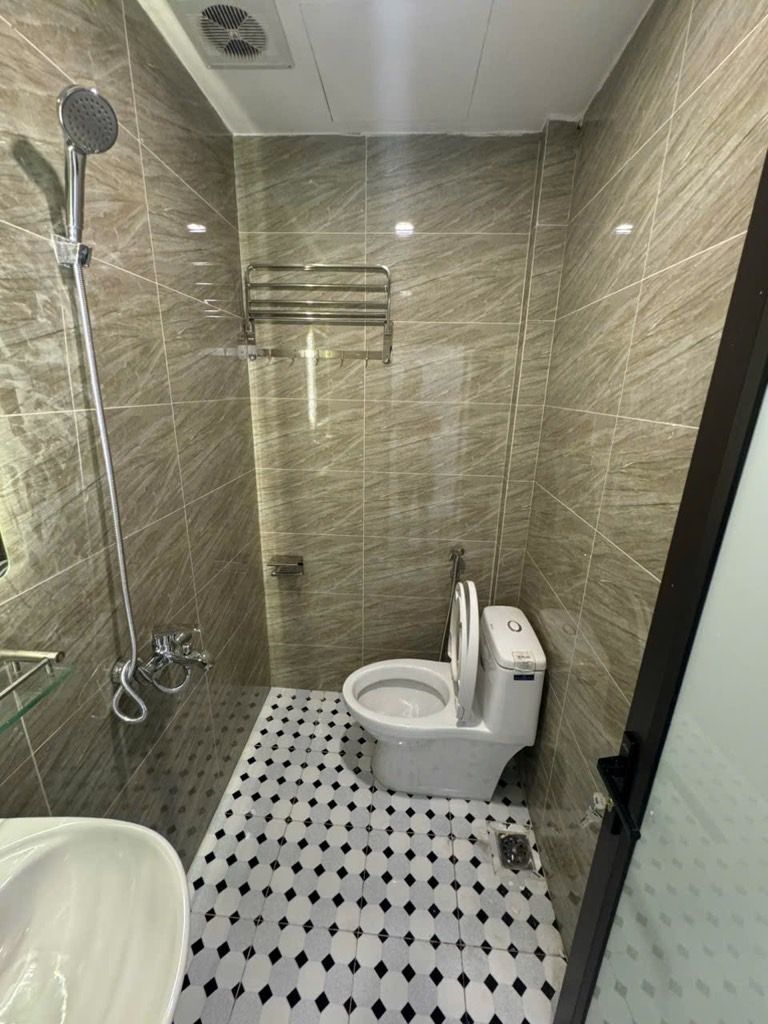 Bán nhà Định Công Hạ - diện tích 38.5m2 2 tầng - Nhà mới đủ nội thất - giá 3,15 tỷ