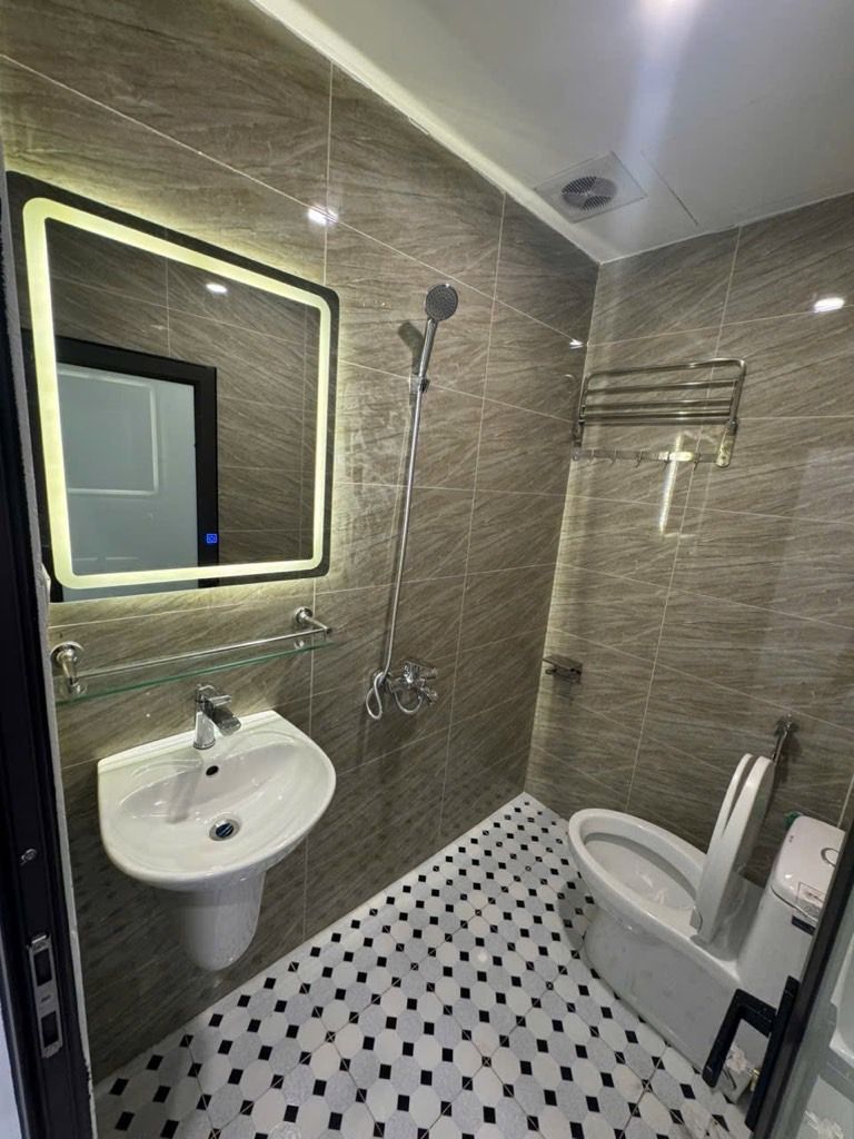 Bán nhà Định Công Hạ - diện tích 38.5m2 2 tầng - Nhà mới đủ nội thất - giá 3,15 tỷ