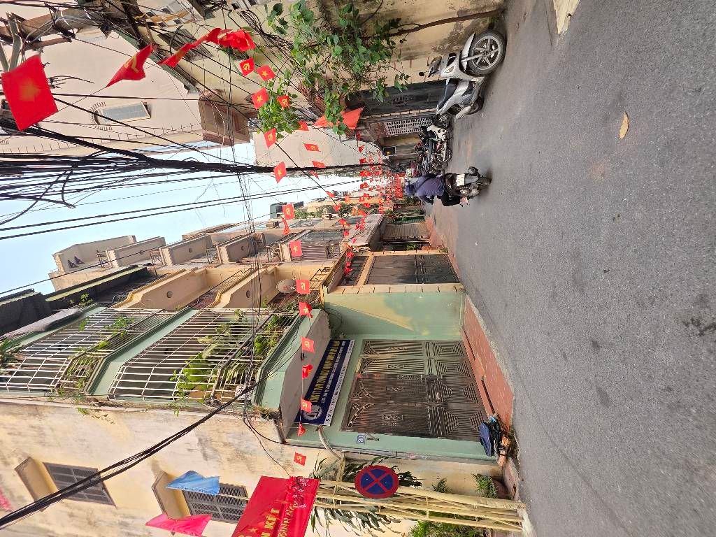 Bán nhà Vũ Hữu - diện tích 38.8m2 1 tầng - Ô tô tránh đỗ - giá 5,9 tỷ