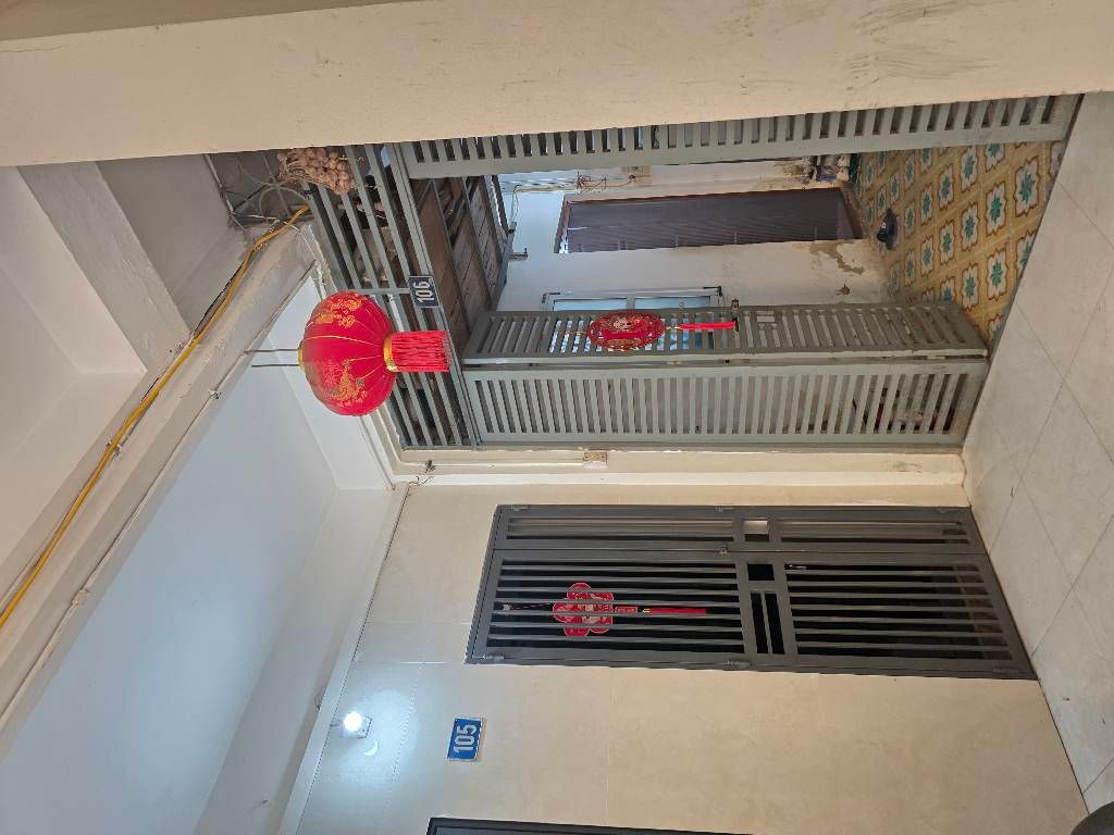 Bán nhà Vũ Hữu - diện tích 38.8m2 1 tầng - Ô tô tránh đỗ - giá 5,9 tỷ