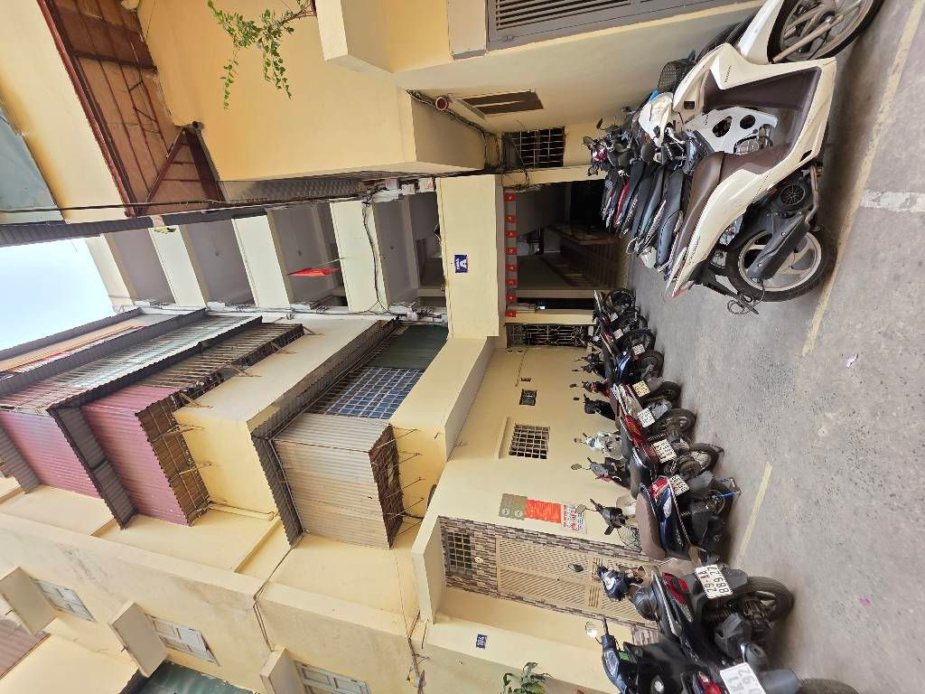 Bán nhà Vũ Hữu - diện tích 38.8m2 1 tầng - Ô tô tránh đỗ - giá 5,9 tỷ