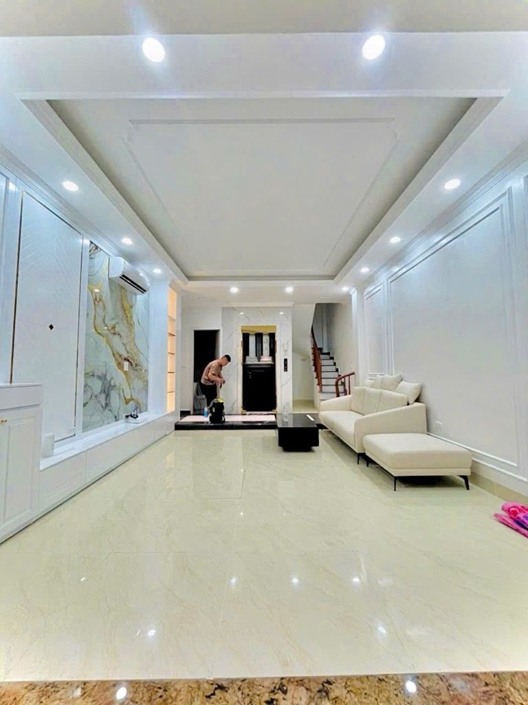 Bán nhà Vĩnh Hưng - diện tích 44m2 6 tầng - Thang máy, xây mới cứng - giá 15 tỷ