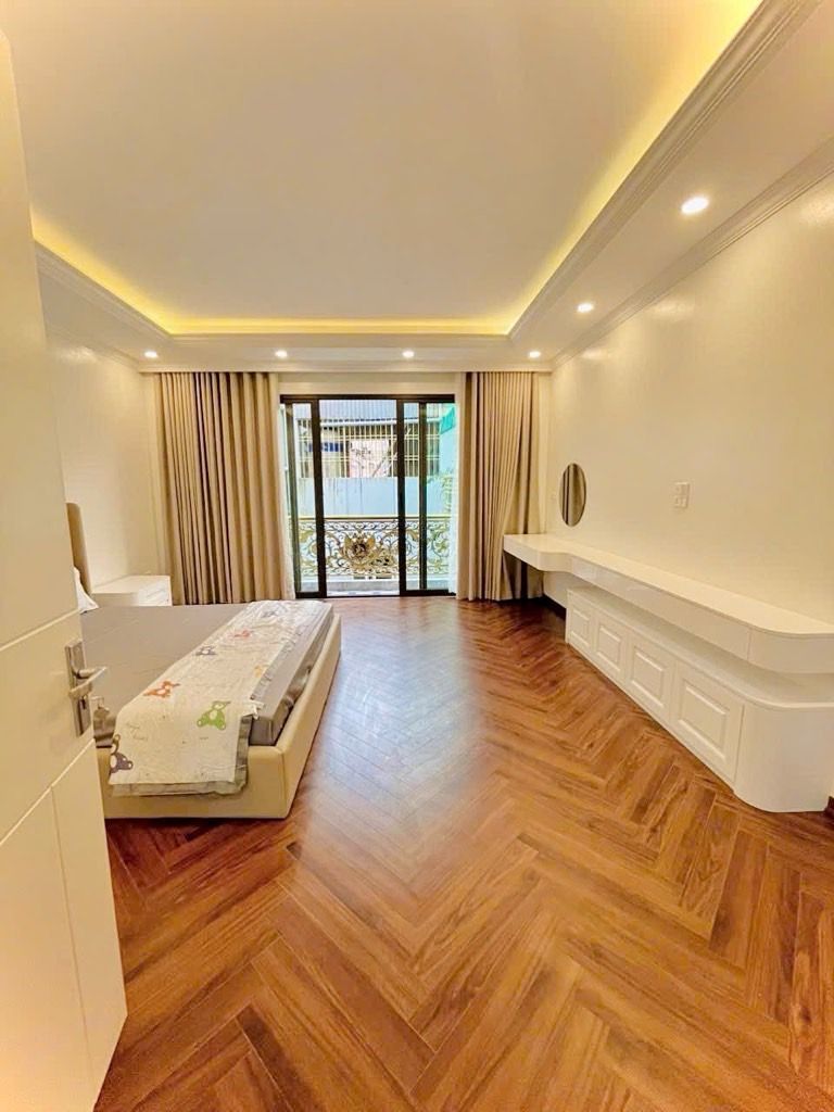 Bán nhà Vĩnh Hưng - diện tích 44m2 6 tầng - Thang máy, xây mới cứng - giá 15 tỷ