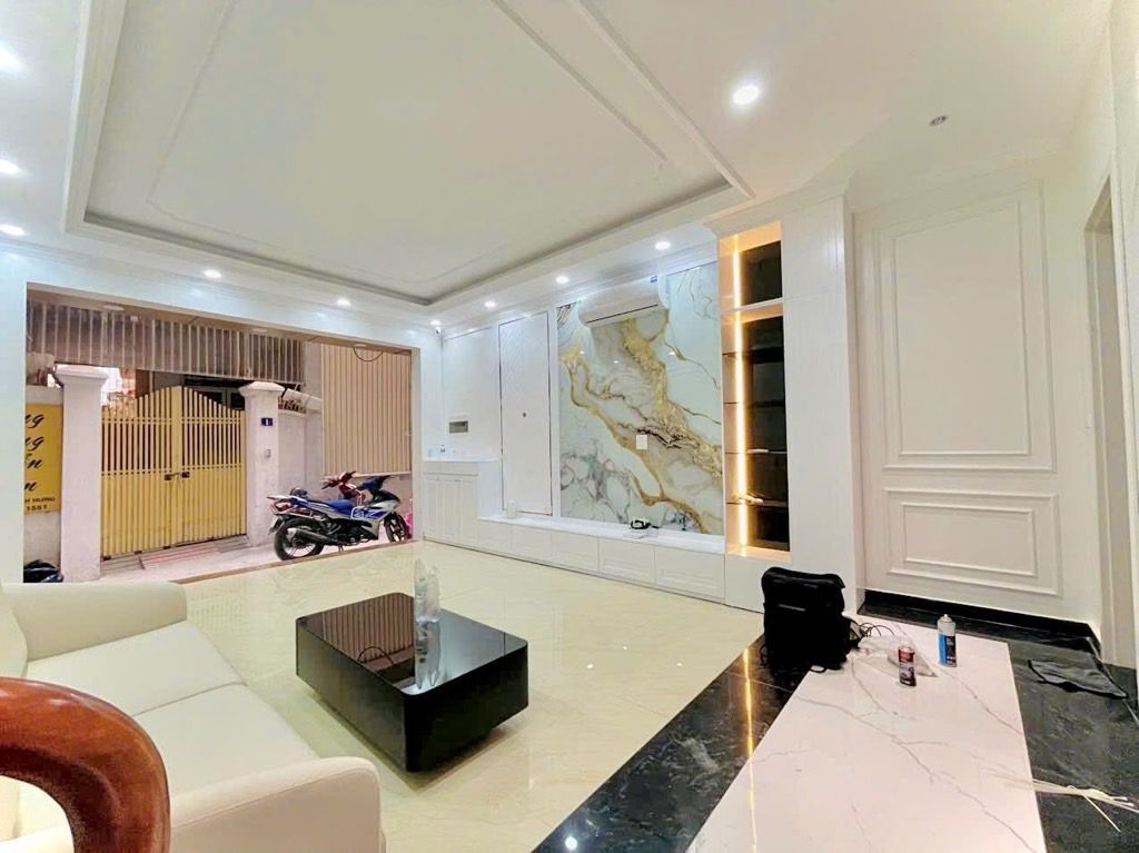 Bán nhà Vĩnh Hưng - diện tích 44m2 6 tầng - Thang máy, xây mới cứng - giá 15 tỷ